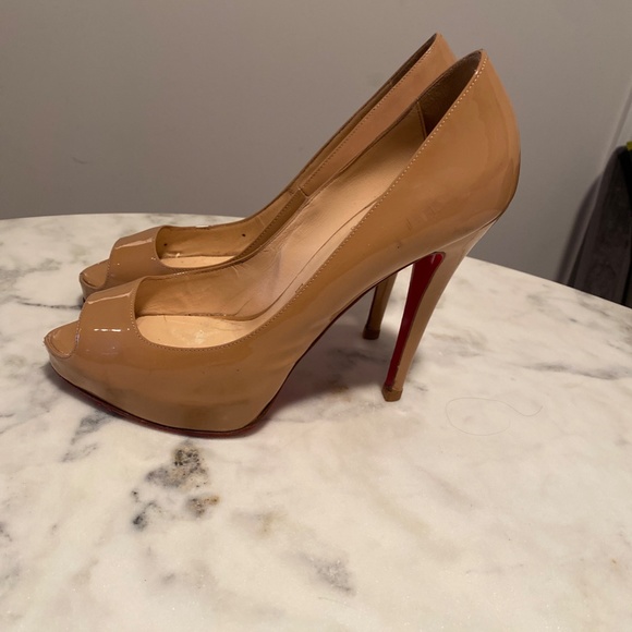 Tan Patent Leather Christian Louboutin peep toe heels size 39 - Picture 9 of 11